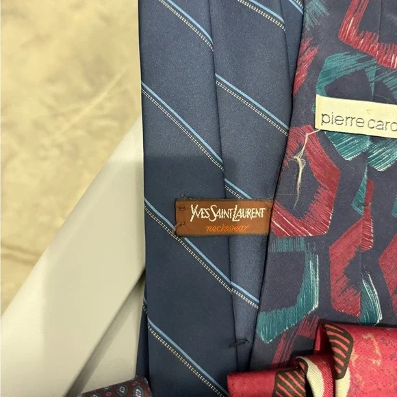 13 LUXURY DESIGNER TIES , MEN -silk neckties - Valentino, Paco Rabanne, Balmain - Picture 3 of 10